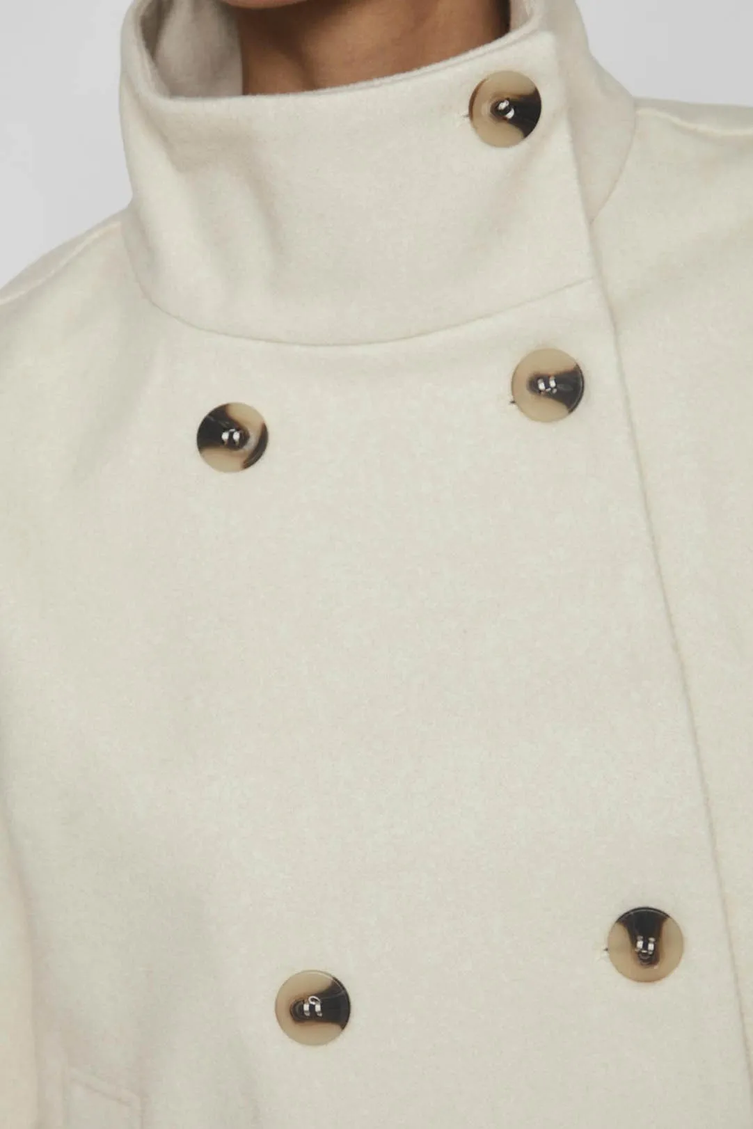 ABRIGO CORTO BOTONES VIPOKA BEIGE