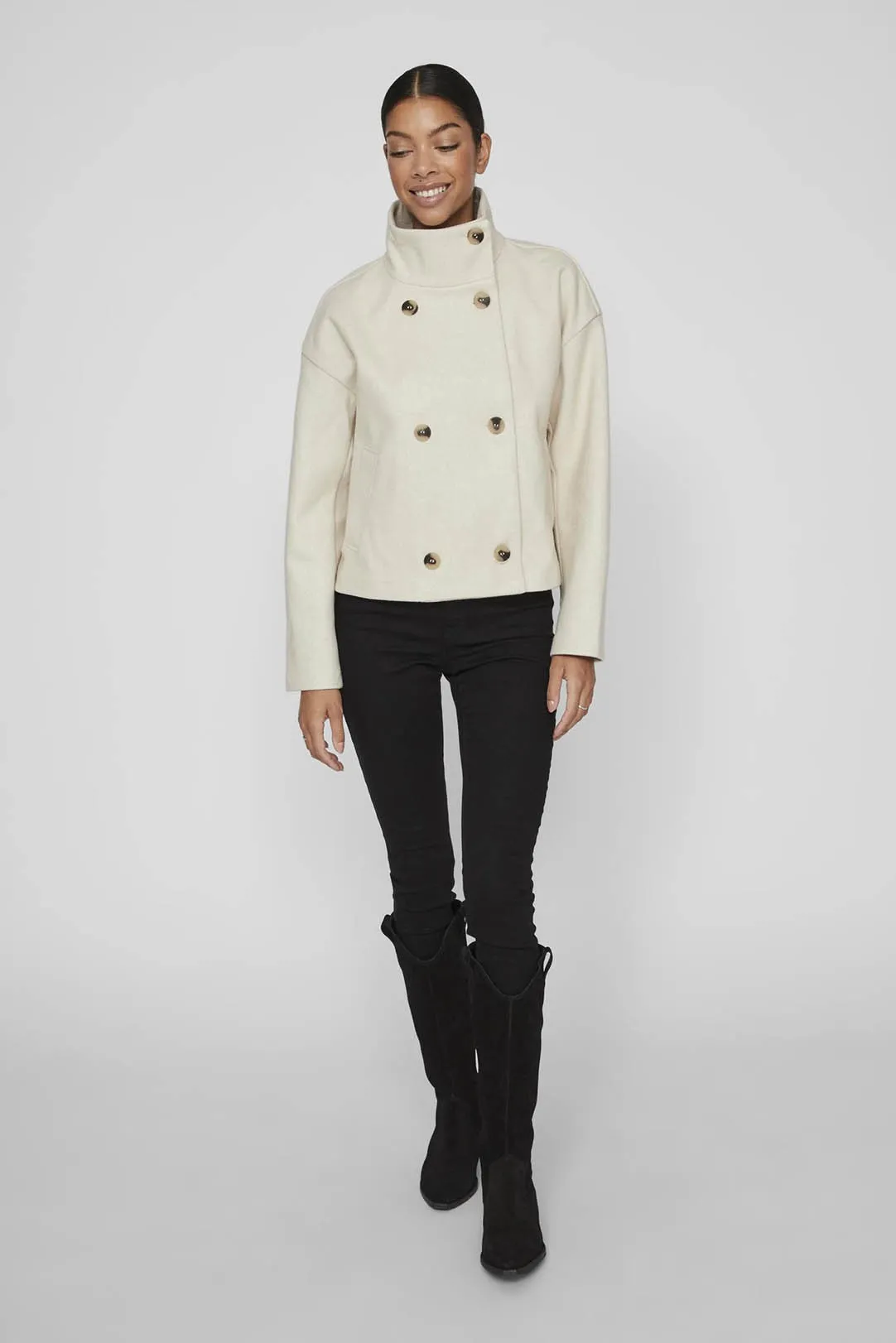 ABRIGO CORTO BOTONES VIPOKA BEIGE