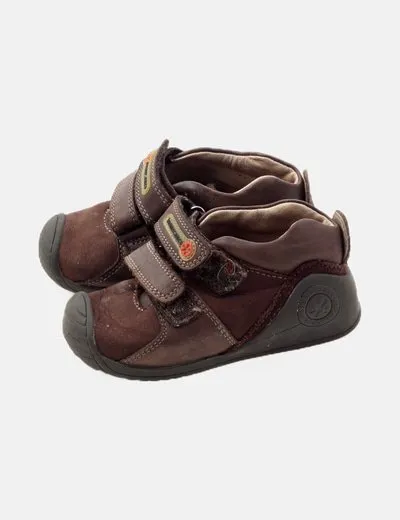 Biomecanics Deportiva casual marrón