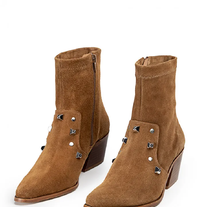 BOTIN OLIVIA ADORNOS MARRON POPA