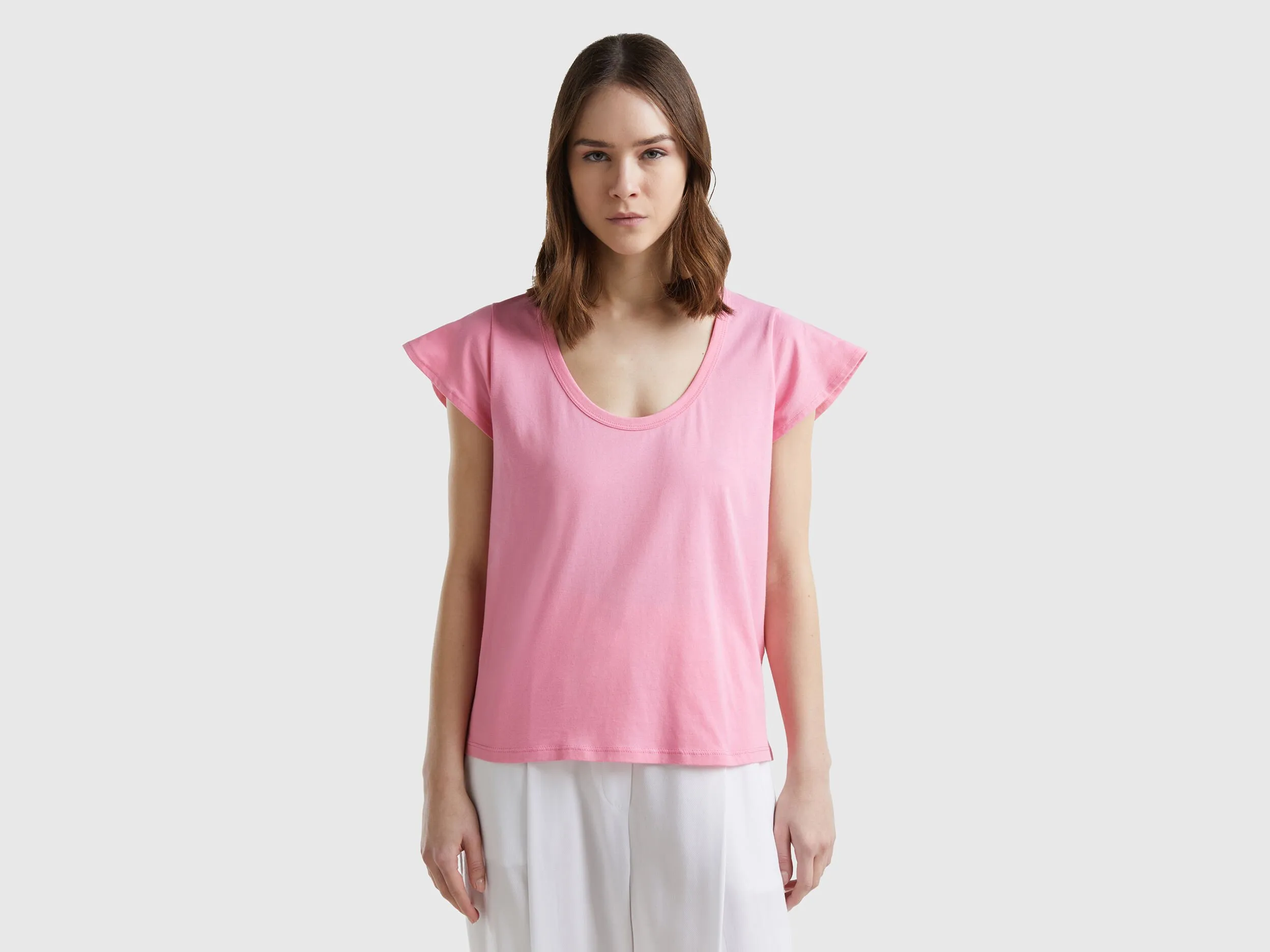 Camiseta con escote amplio