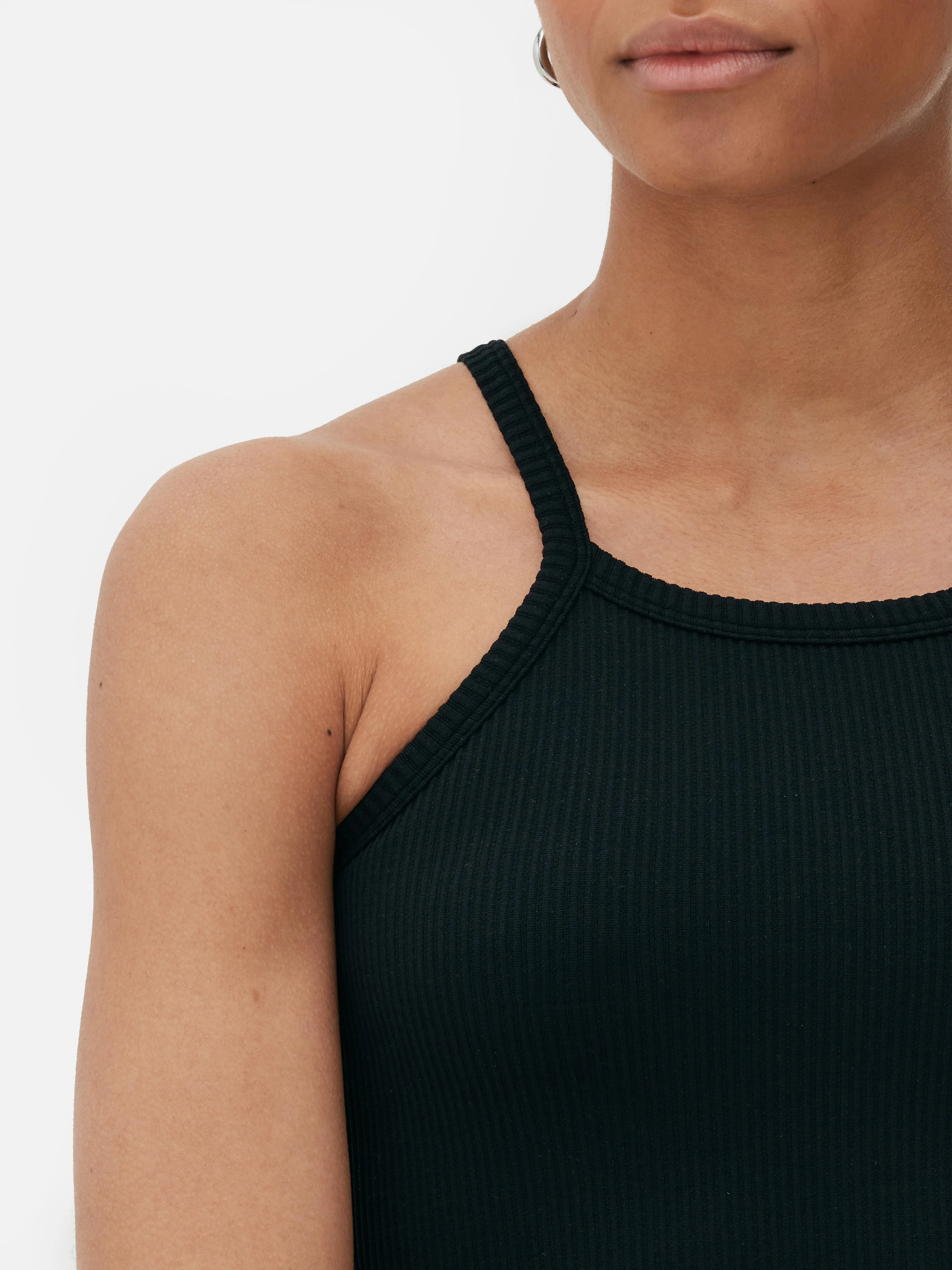 Camiseta con espalda nadadora y ribete