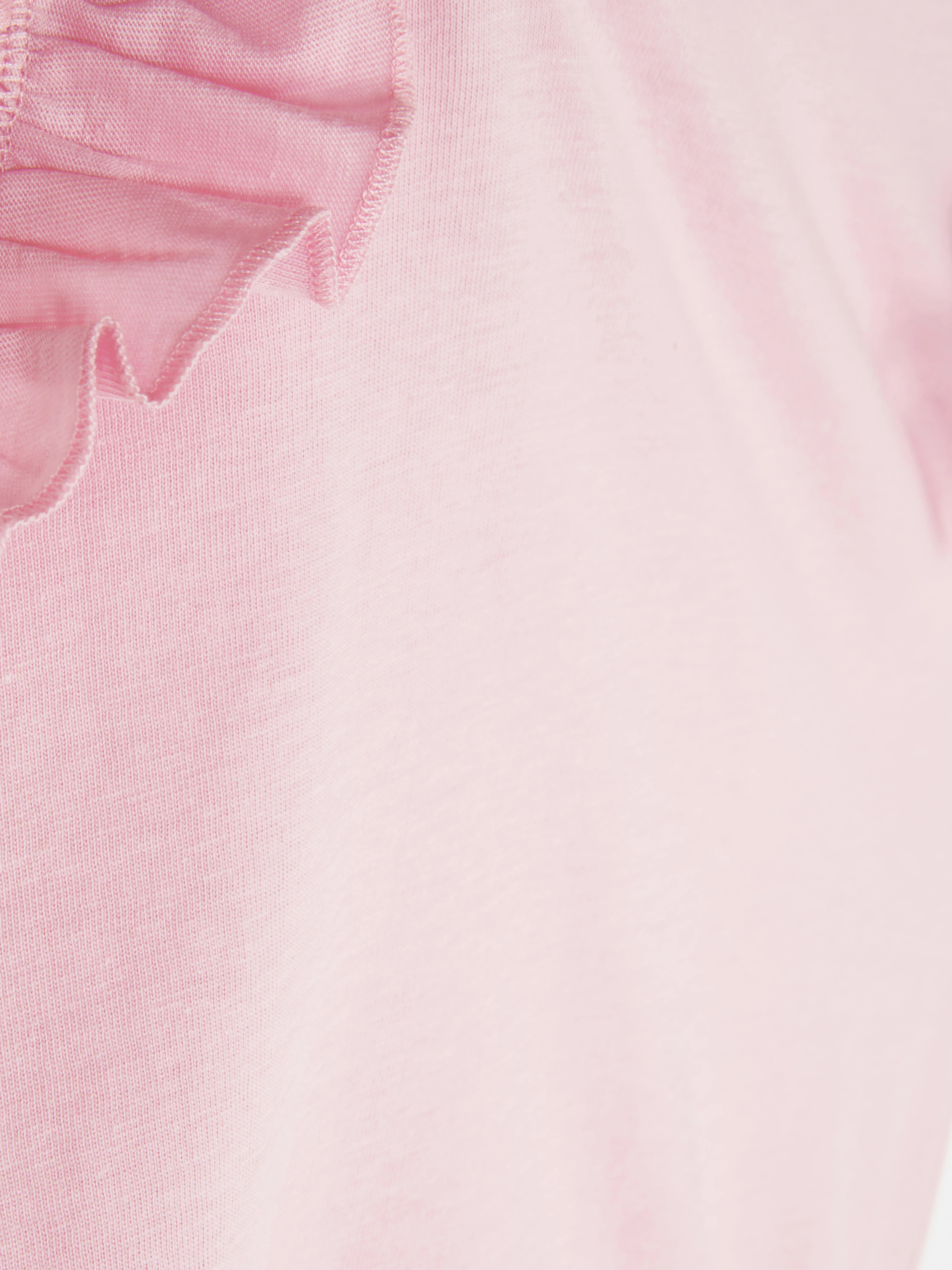 Camiseta con volantes en las mangas