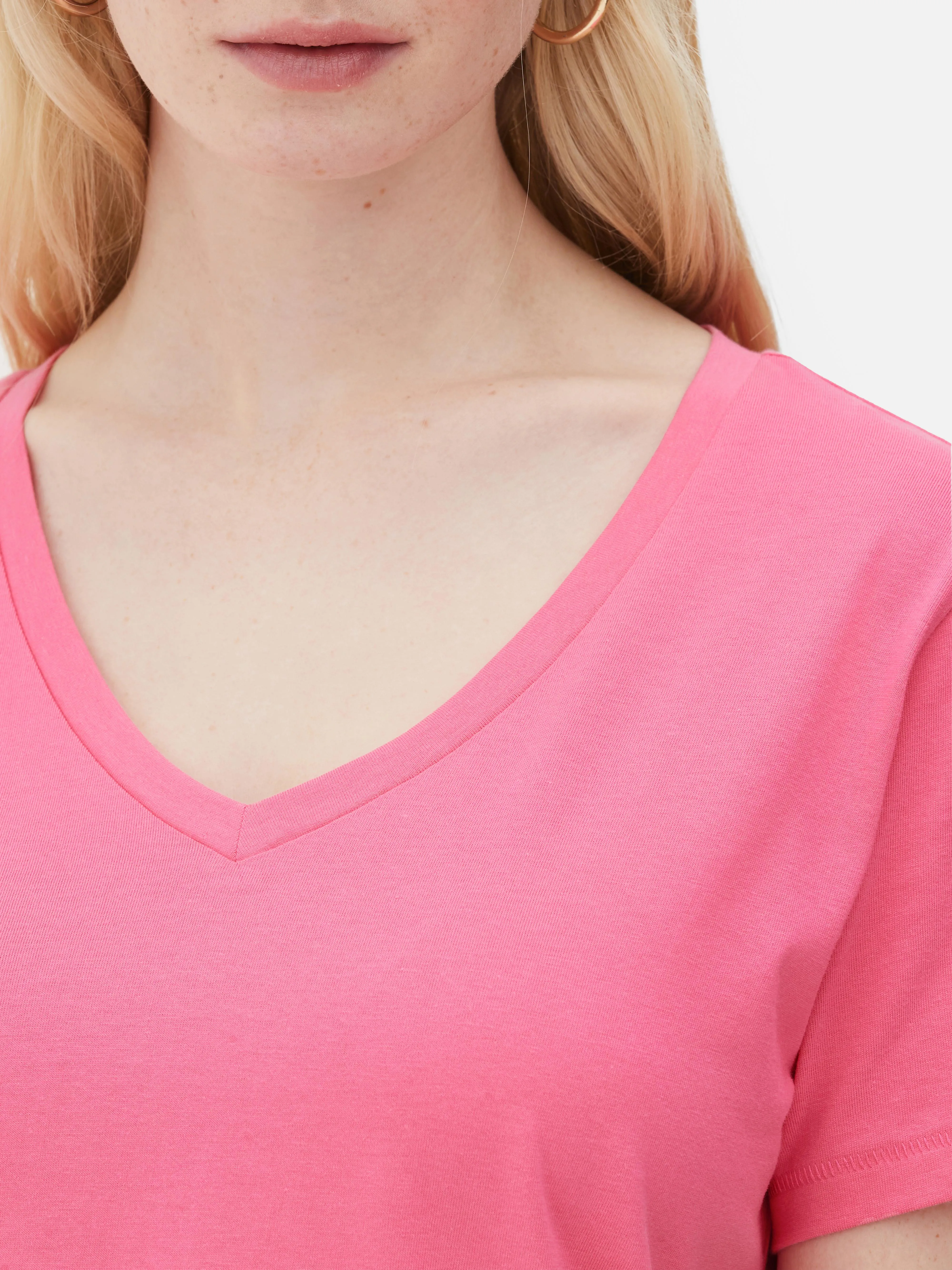 Camiseta de manga corta con cuello de pico