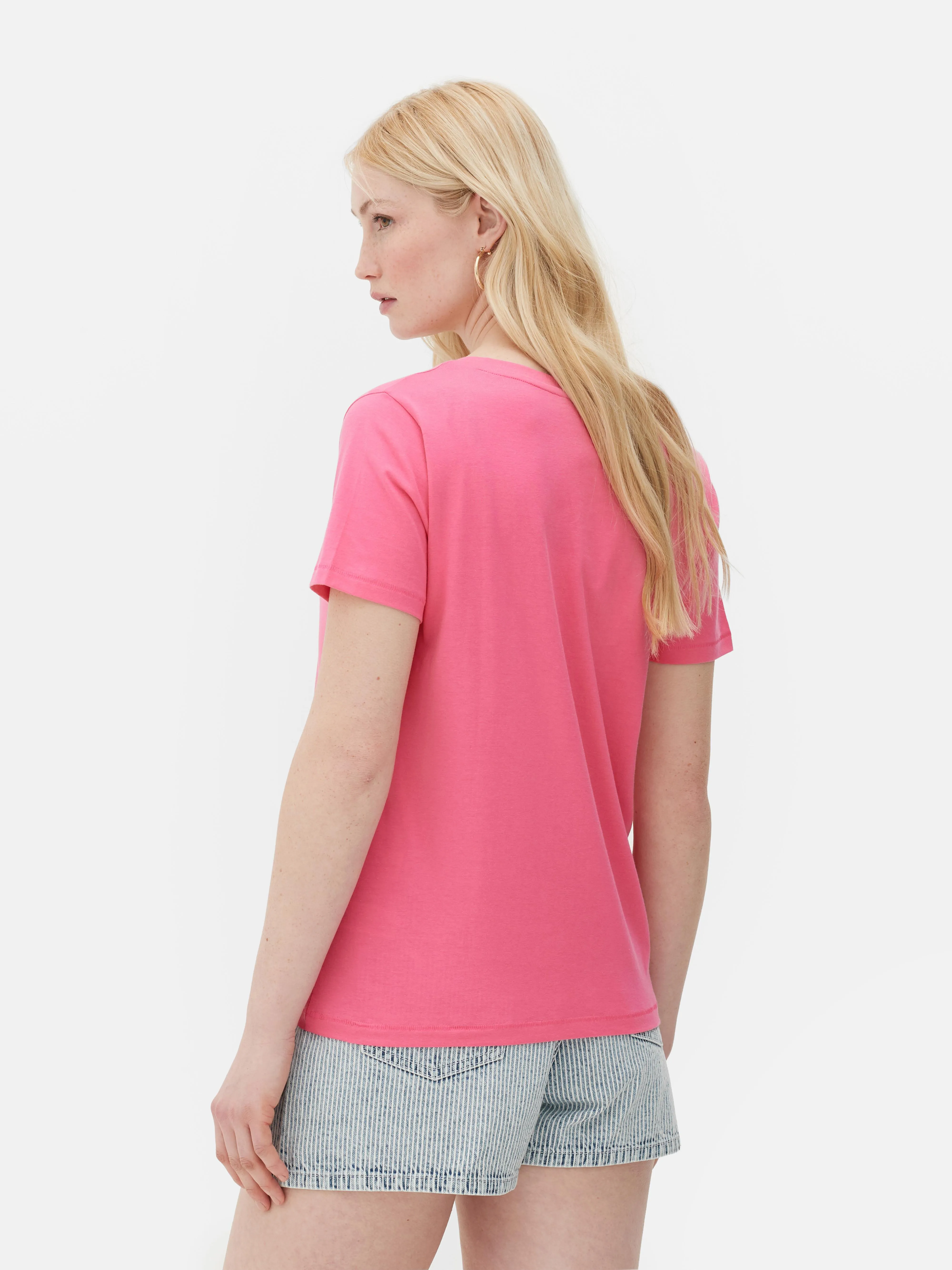Camiseta de manga corta con cuello de pico