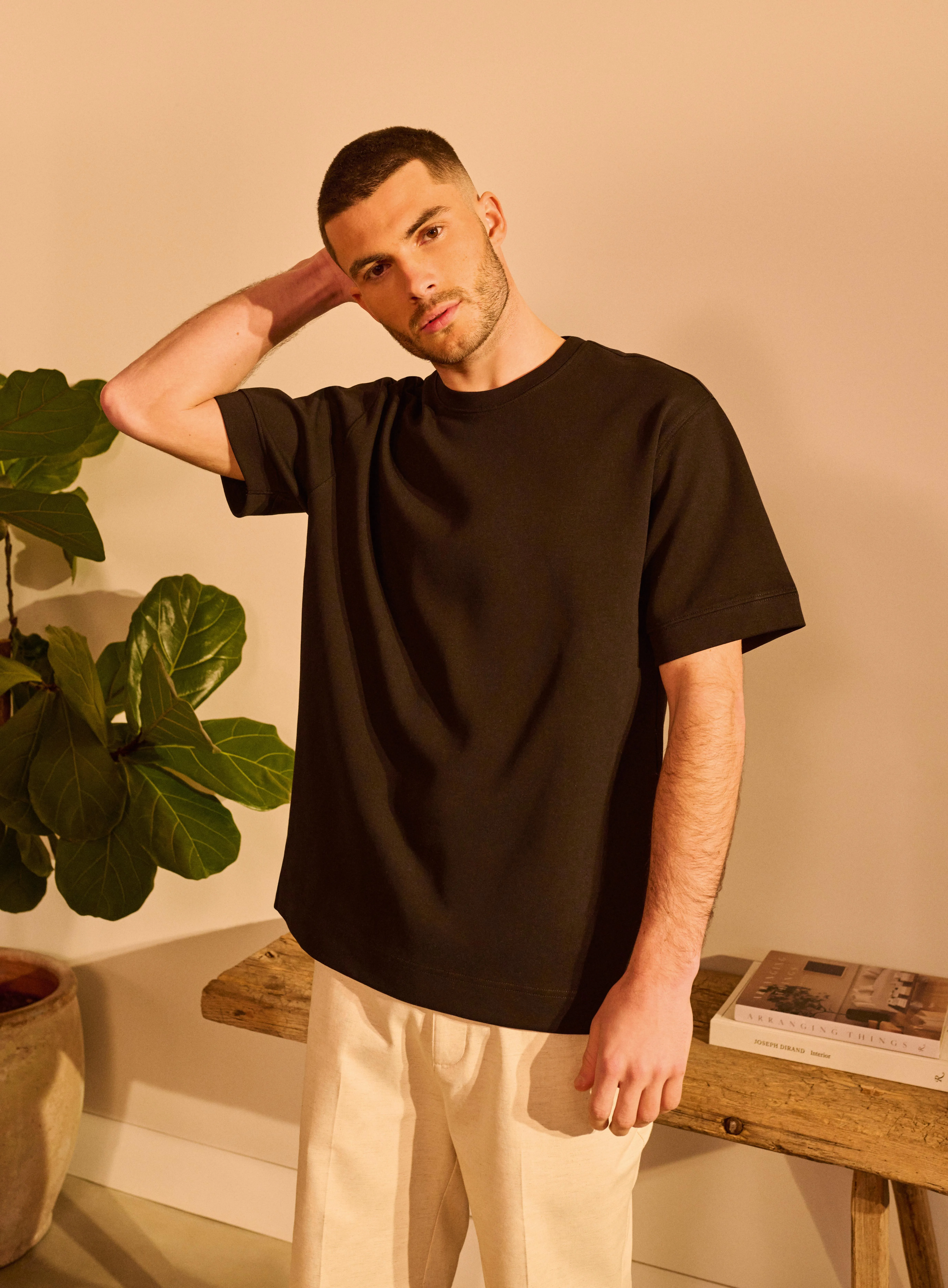 Camiseta de manga corta y cuello redondo de Kem