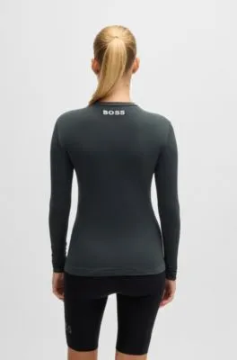 Camiseta interior BOSS x ASSOS con contenido de carbono que controla los olores