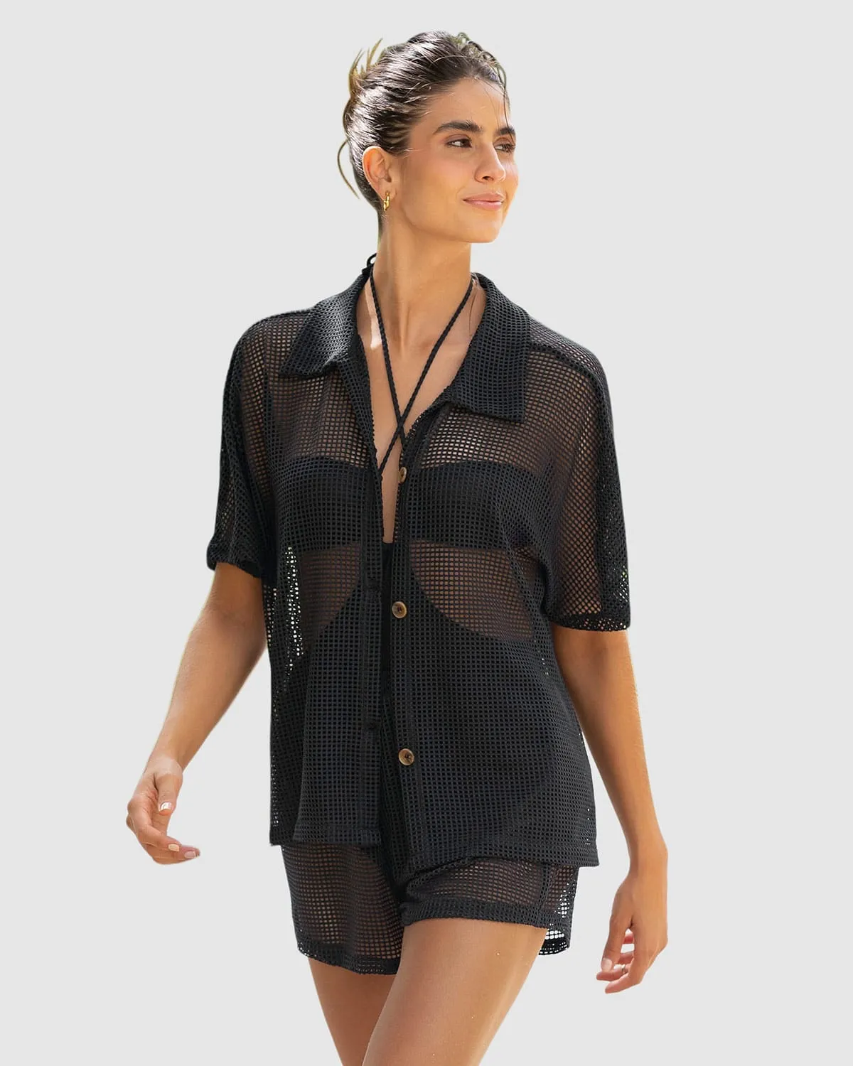 Camiseta playera en malla con botones tipo carey
