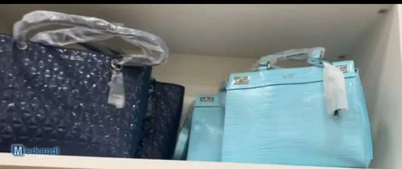 GUESS BAGS, STOCK LOT  BOLSOS DE MUJER, NUEVA COLECCIóN