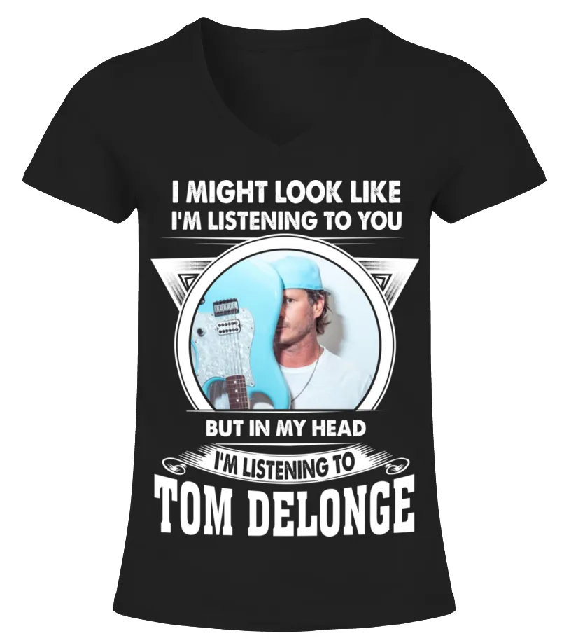 I'M LISTENING TO TOM DELONGE Camiseta cuello pico Mujer