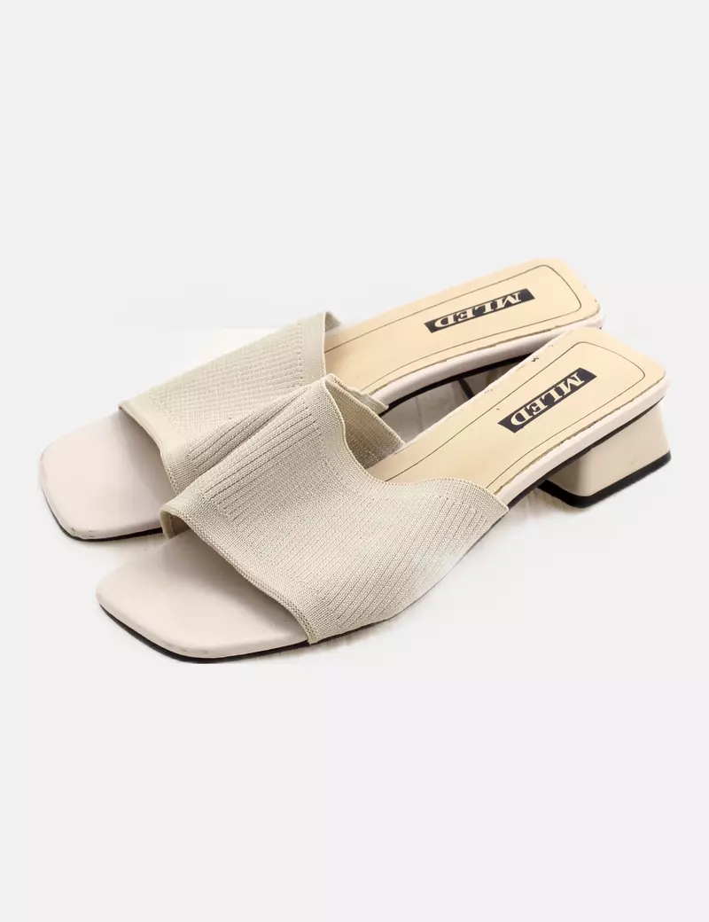 MLED Sandalias beige tacón mini