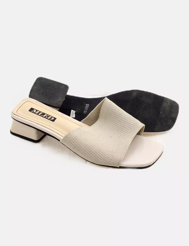 MLED Sandalias beige tacón mini