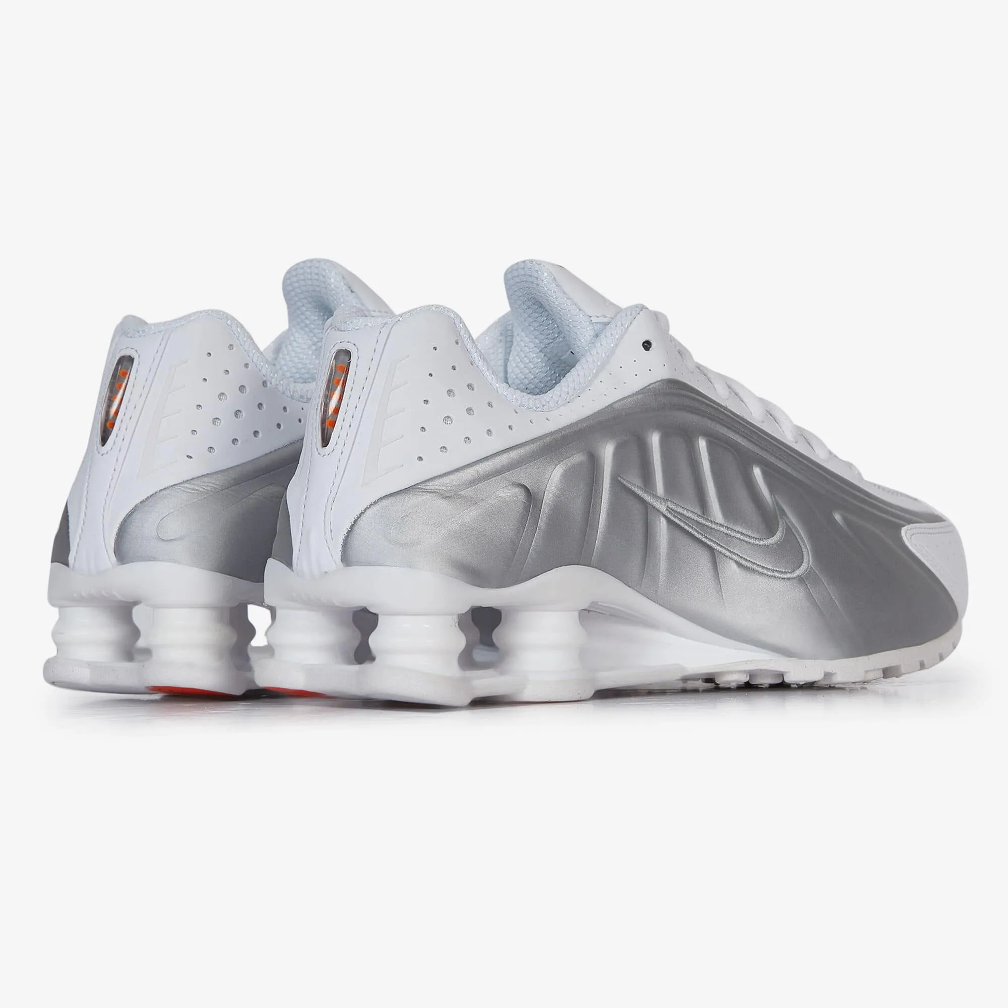 NIKE SHOX R4