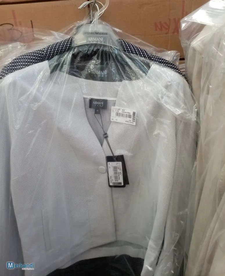 Ropa Armani Jeans, Hombre y Mujer, Nuevo Lote a partir de 165 Unidades: camisas, sudaderas, chaquetas y más