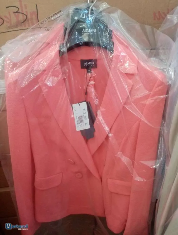 Ropa Armani Jeans, Hombre y Mujer, Nuevo Lote a partir de 165 Unidades: camisas, sudaderas, chaquetas y más