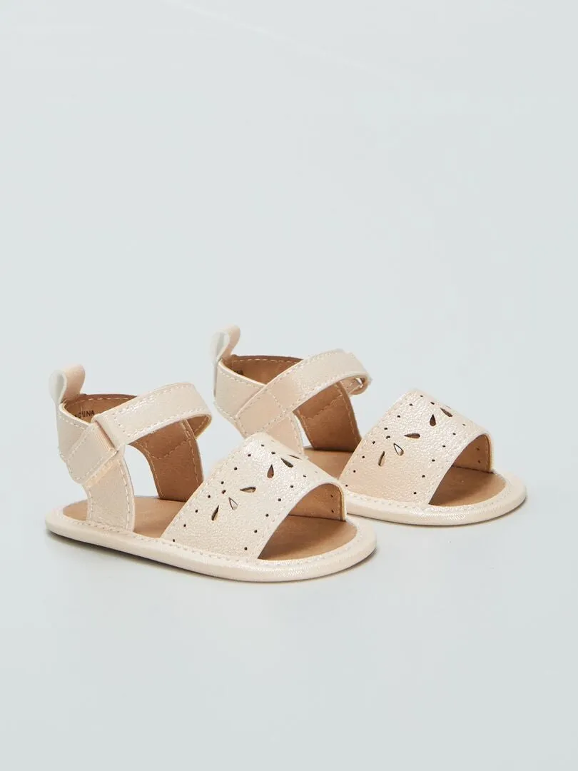 SANDALIAS CALADAS CON VELCRO  BEIGE