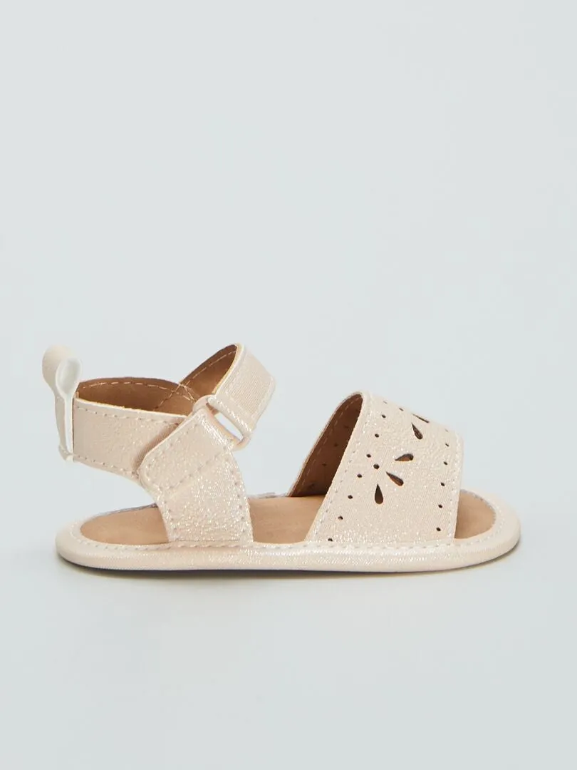 SANDALIAS CALADAS CON VELCRO  BEIGE