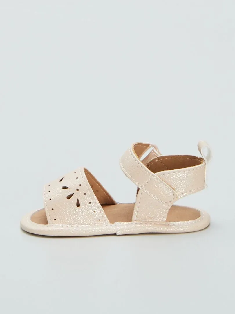 SANDALIAS CALADAS CON VELCRO  BEIGE