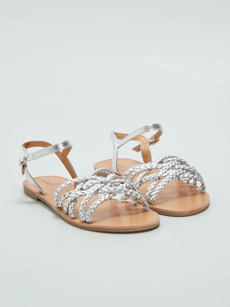 SANDALIAS PLANAS CON TIRAS TRENZADAS  GRIS