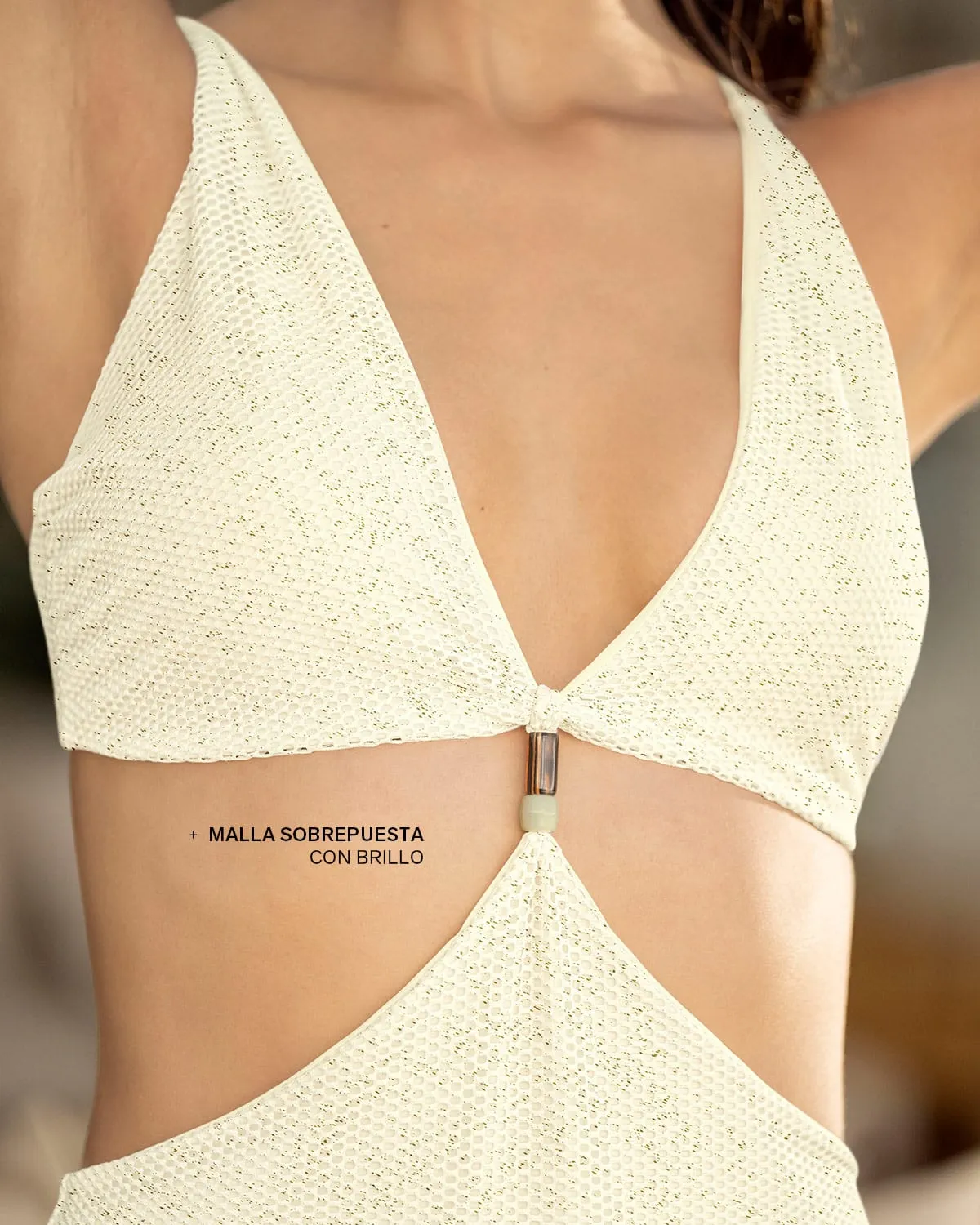 Trikini escote profundo con espalda anudable con malla con brillo