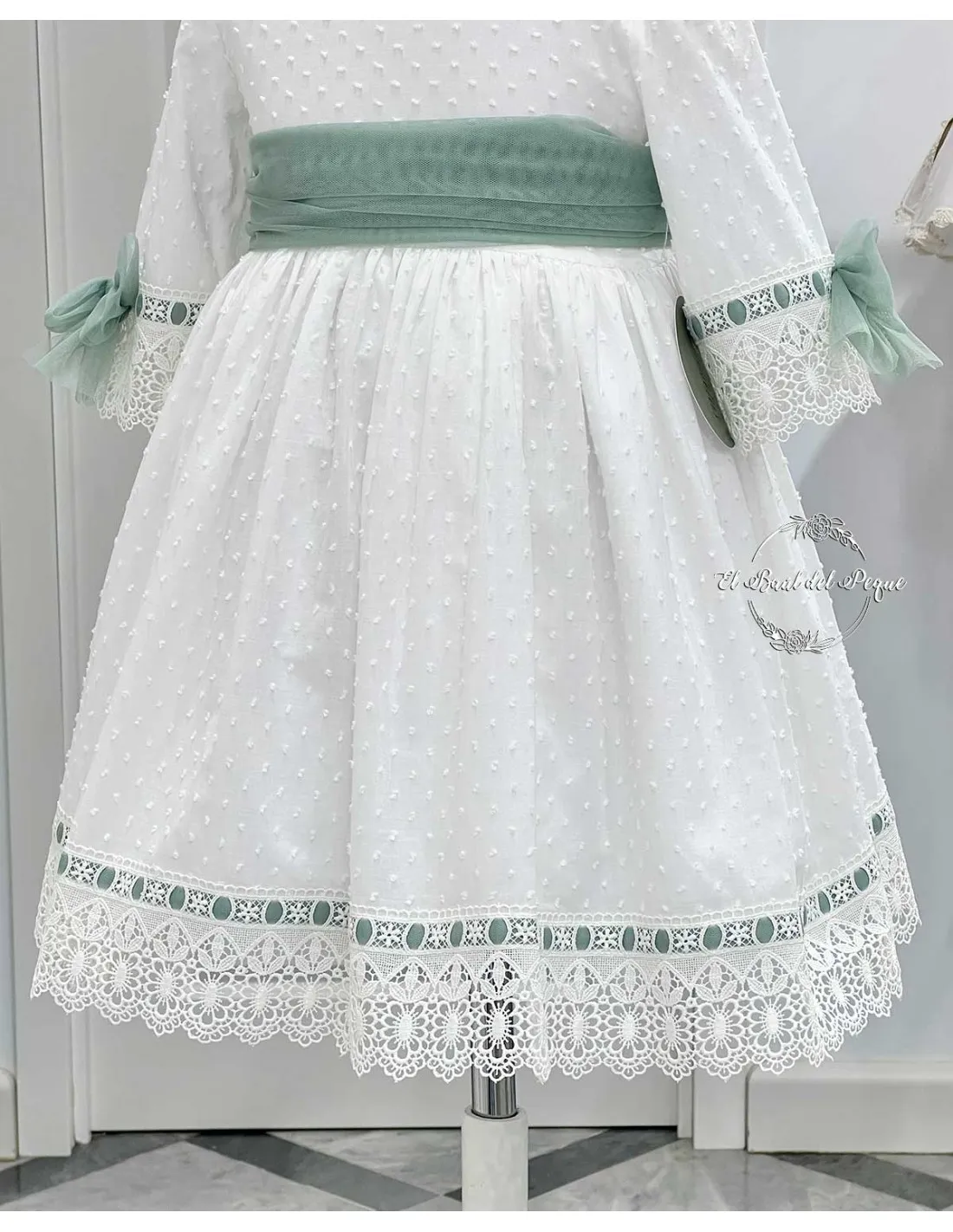 Vestido Ceremonia Plumeti Encajes Julietas Crudo y Verde