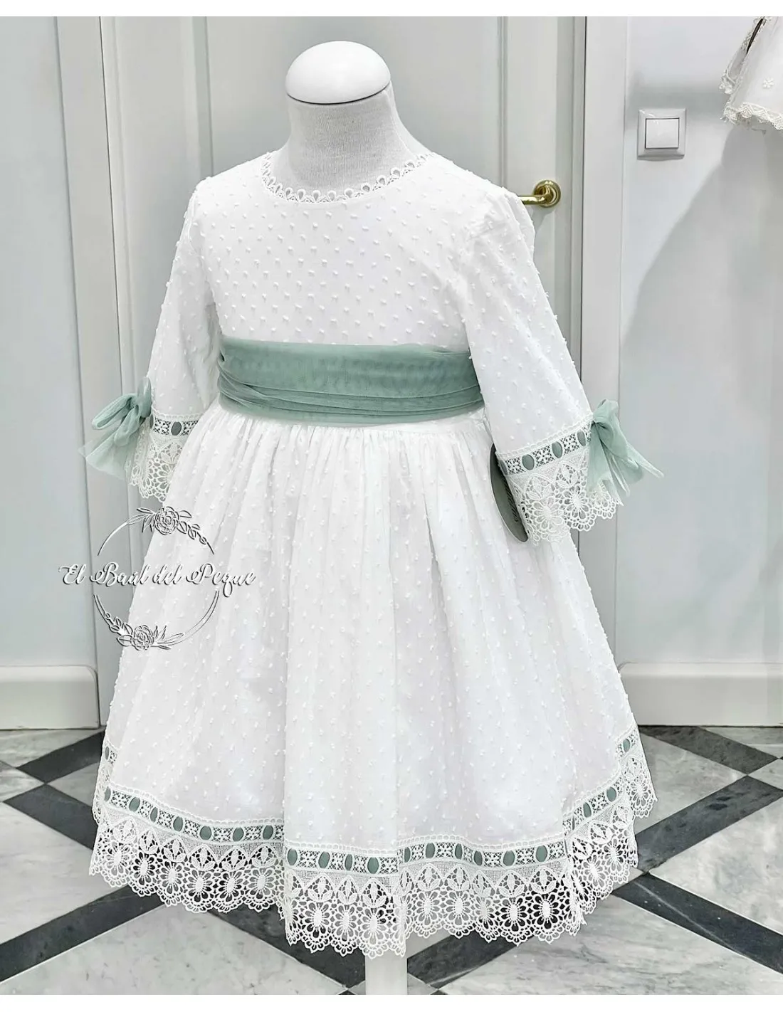 Vestido Ceremonia Plumeti Encajes Julietas Crudo y Verde