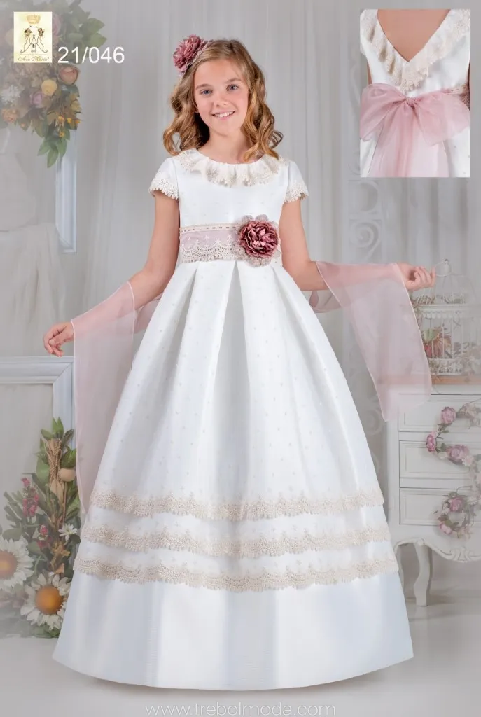 Vestido de comunión con volante en el cuello