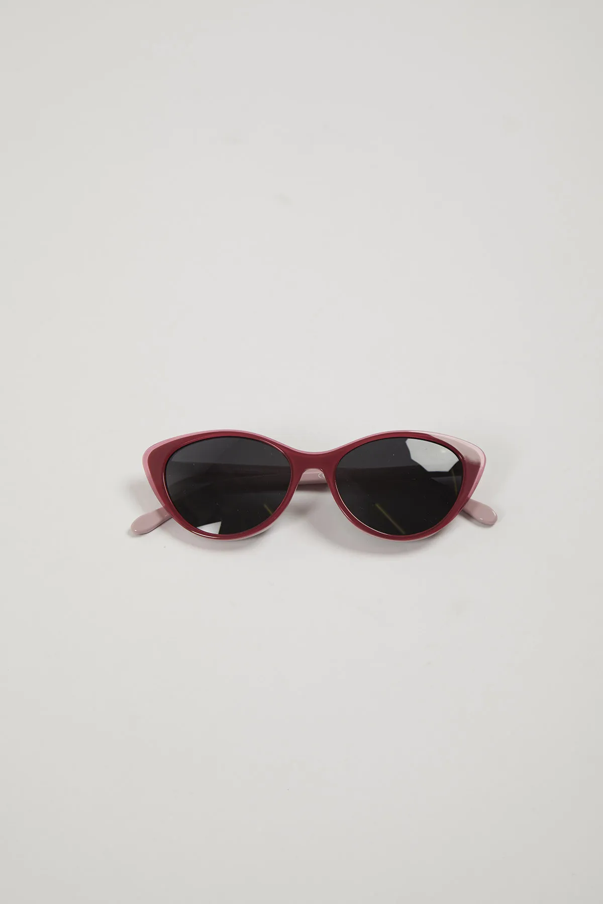 Women fushia sunglasses