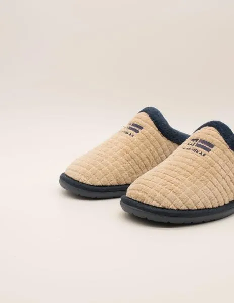 Zapatilla Nordika´s 238/8 beige de mujer.